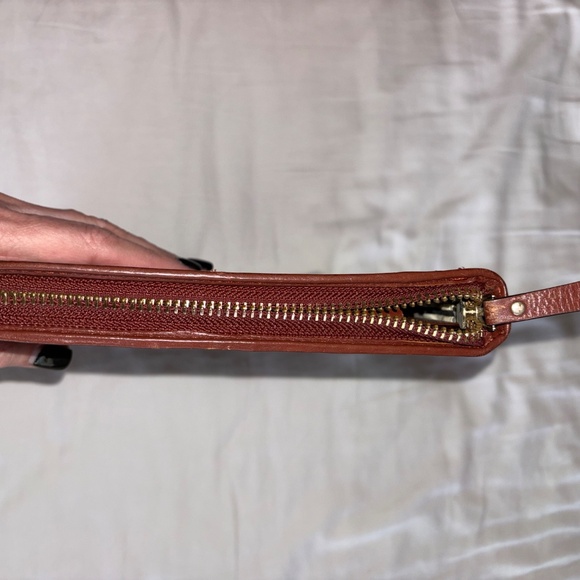 Kate Spade dictionary leather tablet holder - Picture 13 of 13